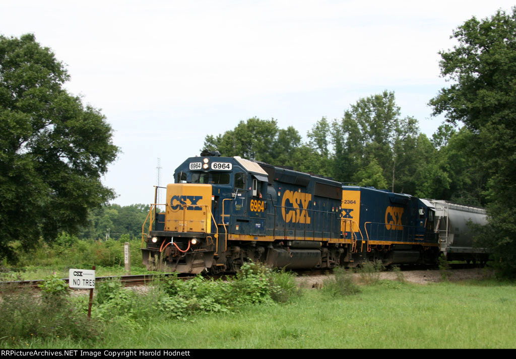 CSX 6964 & 2364 lead train F739 past the SH 293 mp